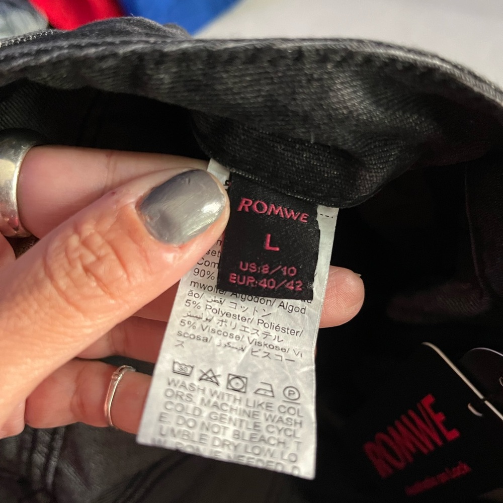 ROMWE Black Jean Shorts with Pink Embroidery - Picture 3 of 3